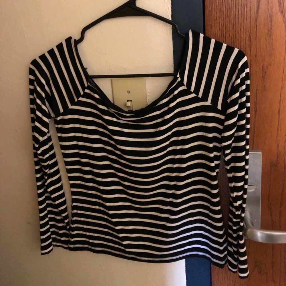 Off-the-shoulder top